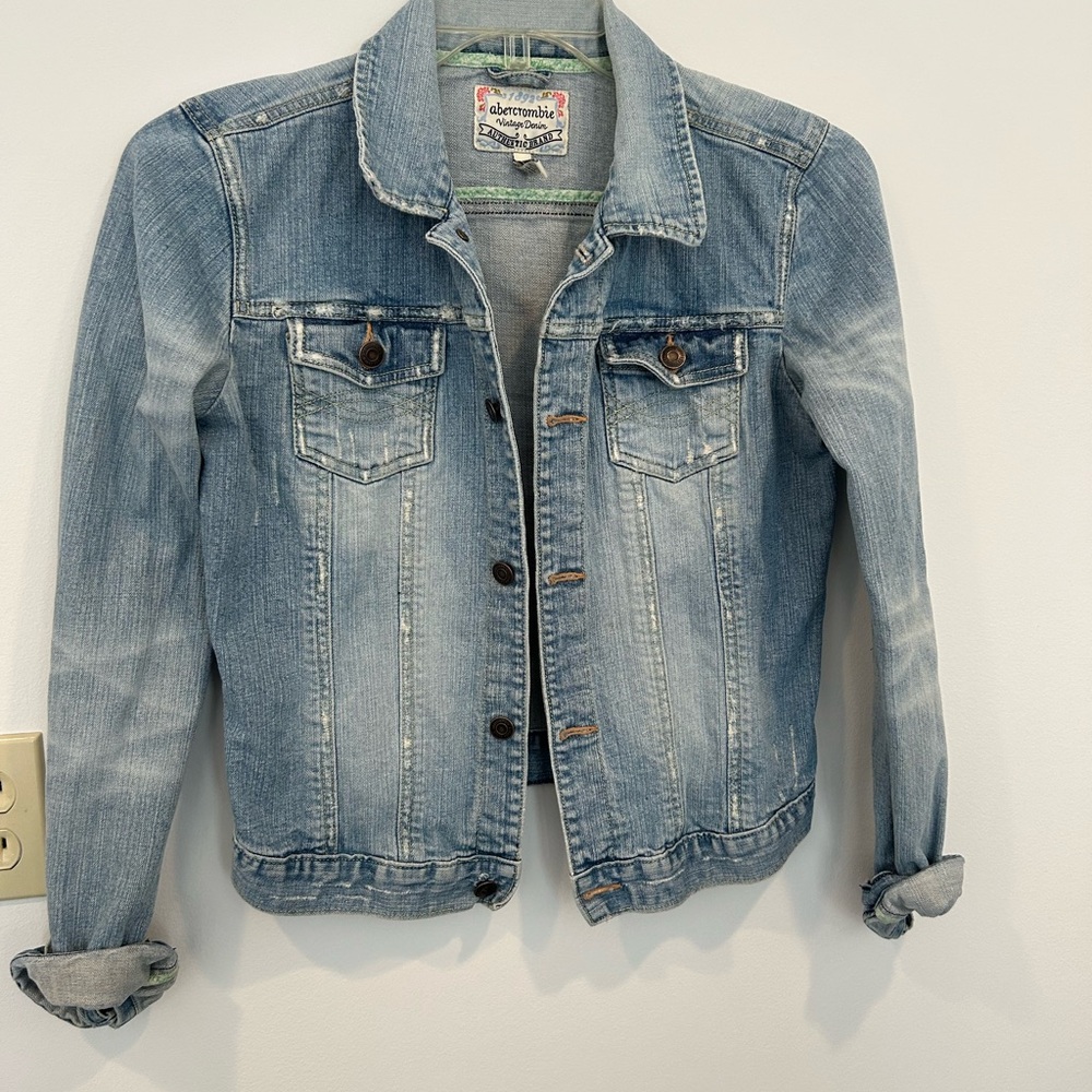 Abercrombie & Fitch Faded Blue Denim Jacket Y2K run smaller